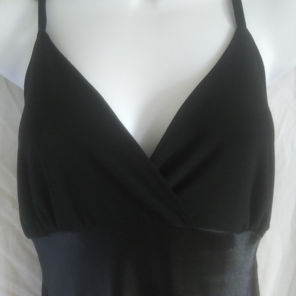 Dress - Picture 3 of 9